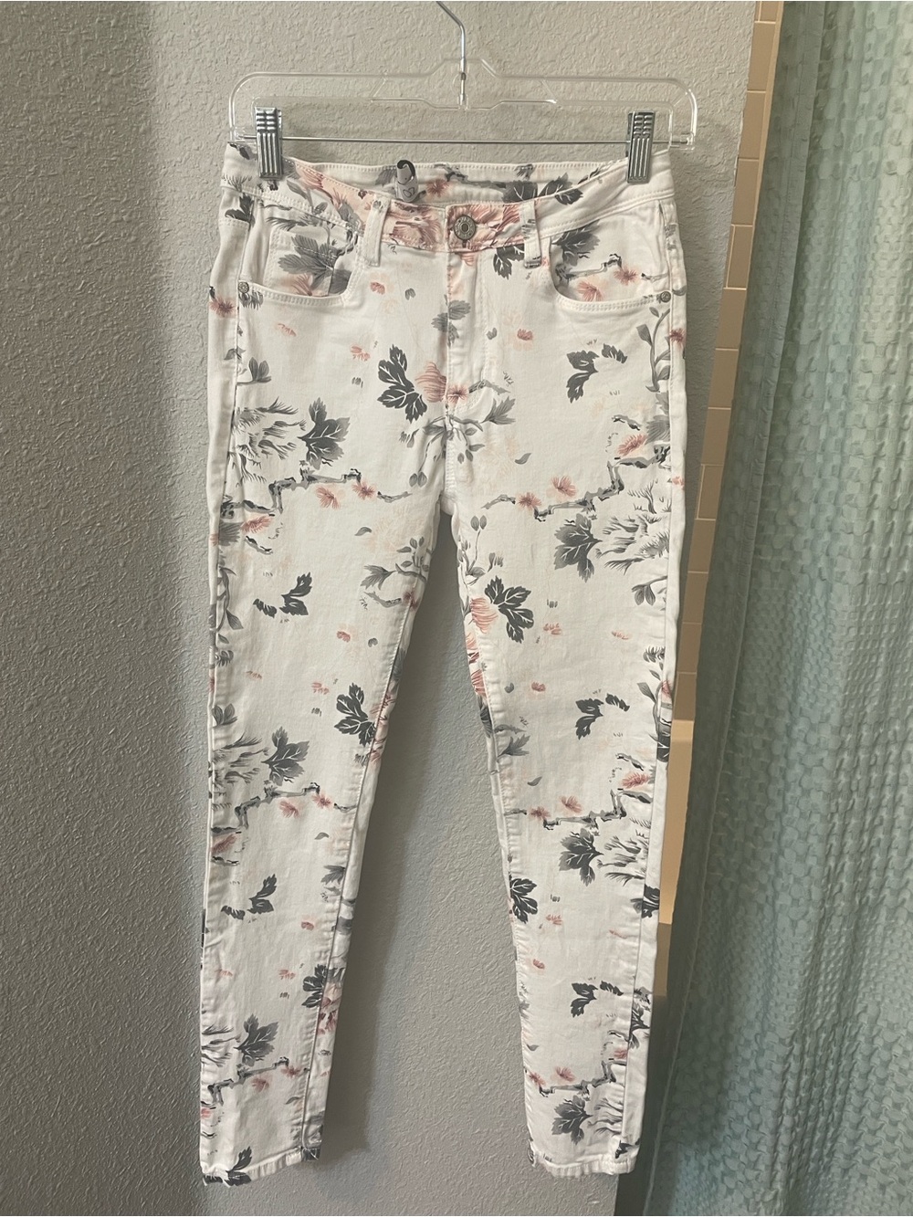 Q2 White Skinny Jeans with Pink and Gray Floral Print